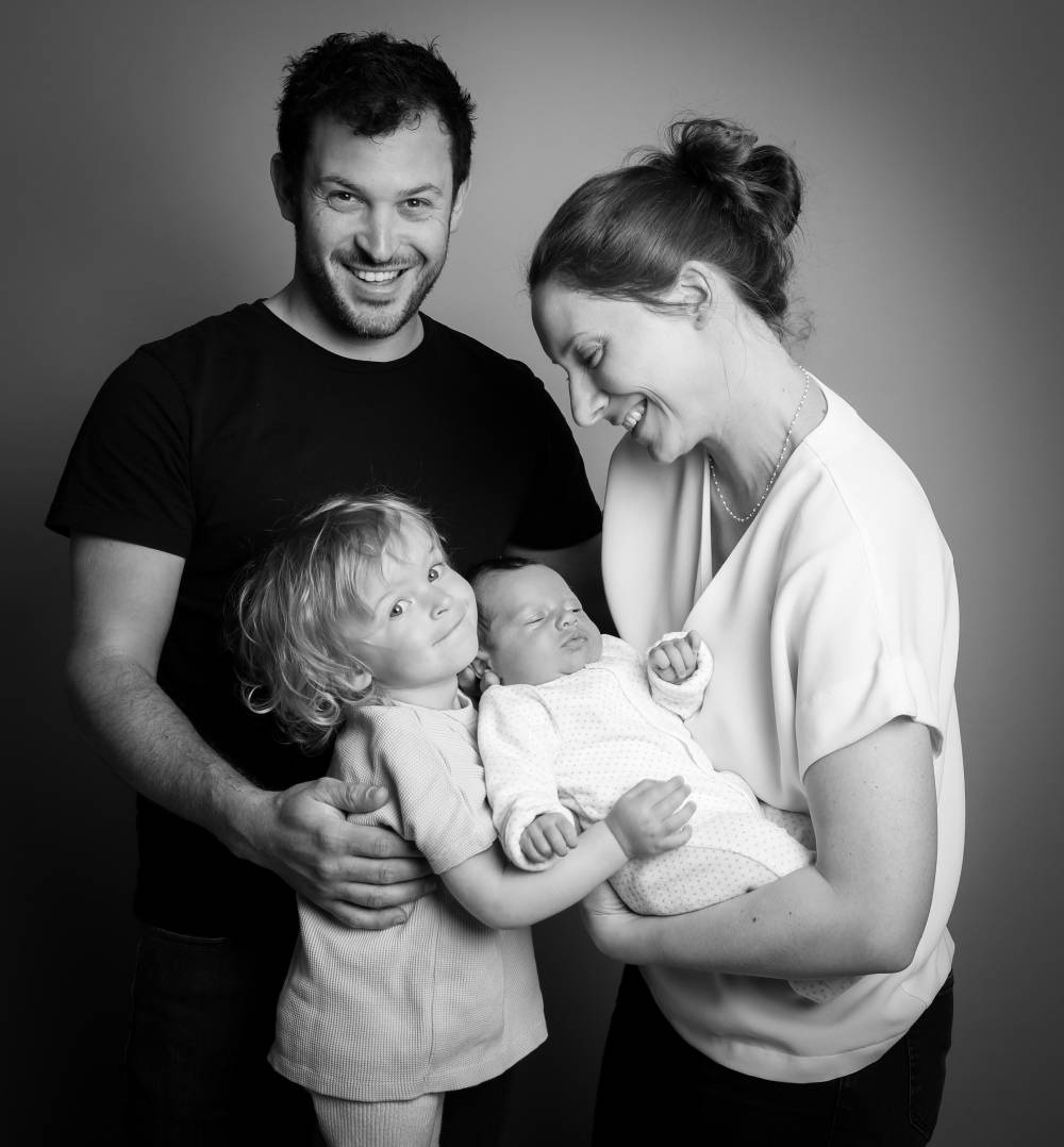 Pauline Clair photographe vosges photographe gerardmer photographe fraize shooting portrait maman 2023 famille enfants futur maman frère et soeurs bébé portrait photo photographer alsace grossesse (2)