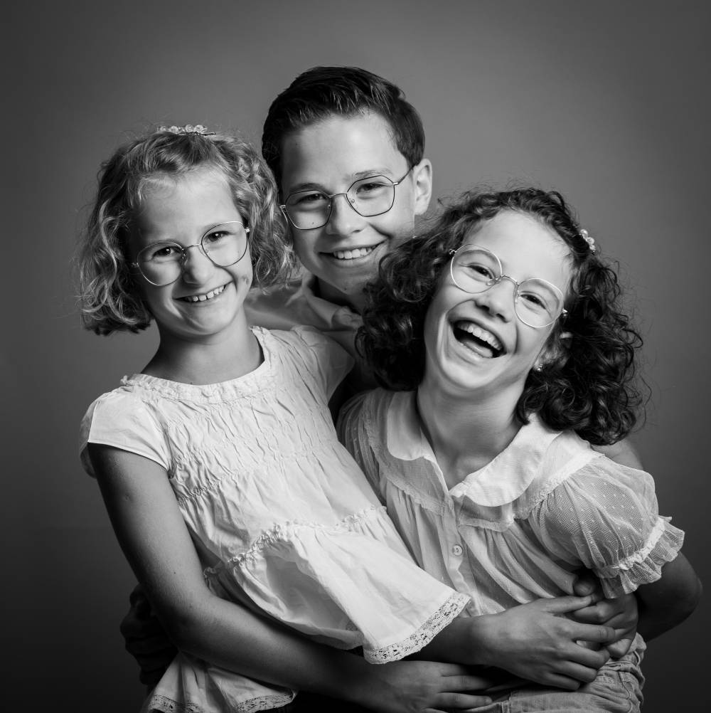 Pauline Clair photographe vosges photographe gerardmer photographe fraize shooting portrait maman 2023 famille enfants futur maman frère et soeurs bébé portrait photo photographer alsace grossesse (4)