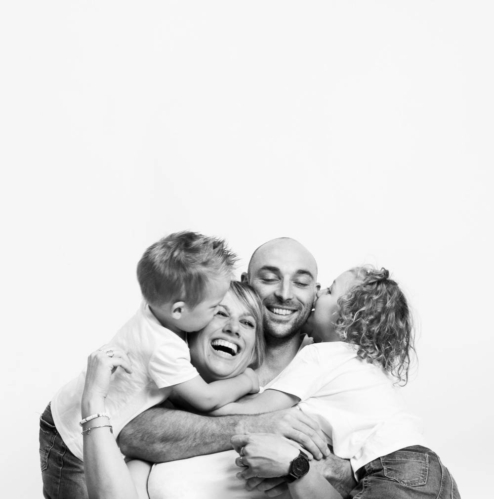 Pauline Clair photographe vosges photographe gerardmer photographe fraize shooting portrait maman 2023 famille enfants futur maman frère et soeurs bébé portrait photo photographer alsace grossesse (9)